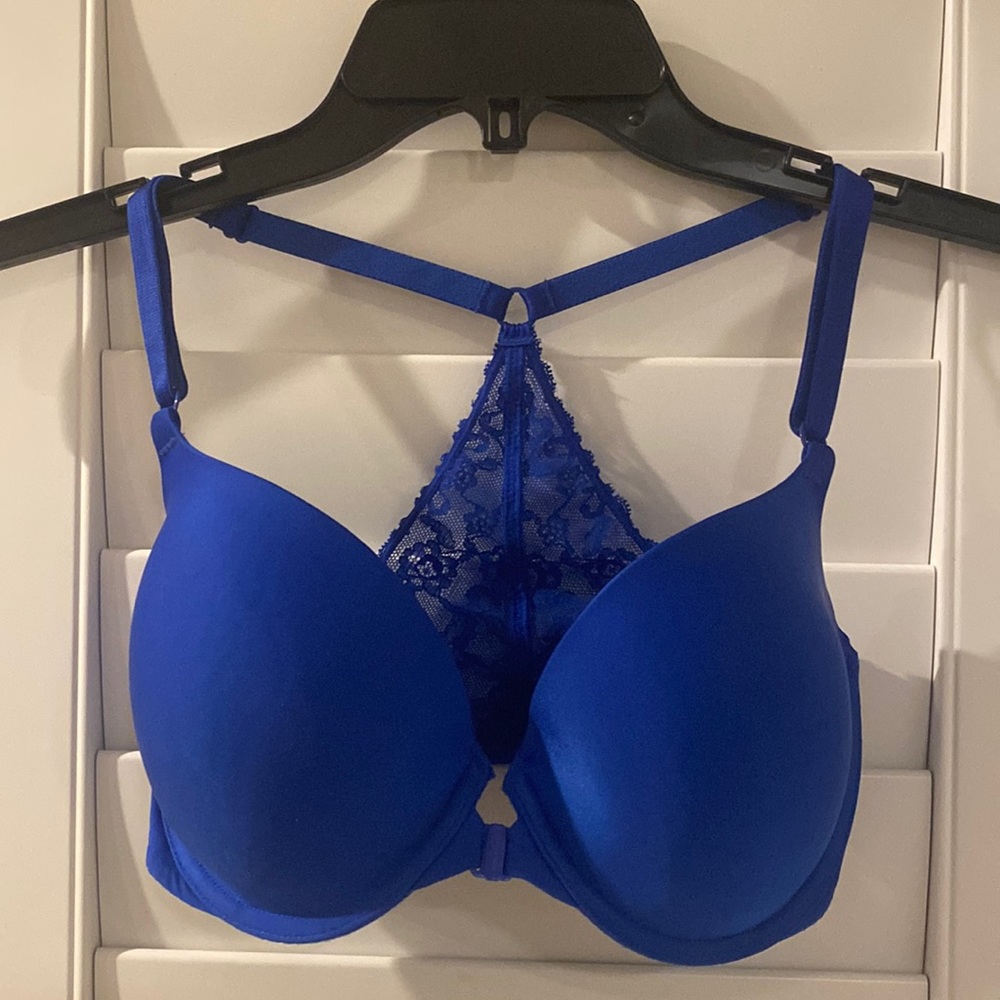 Victoria’s Secret front close bra size 32DD